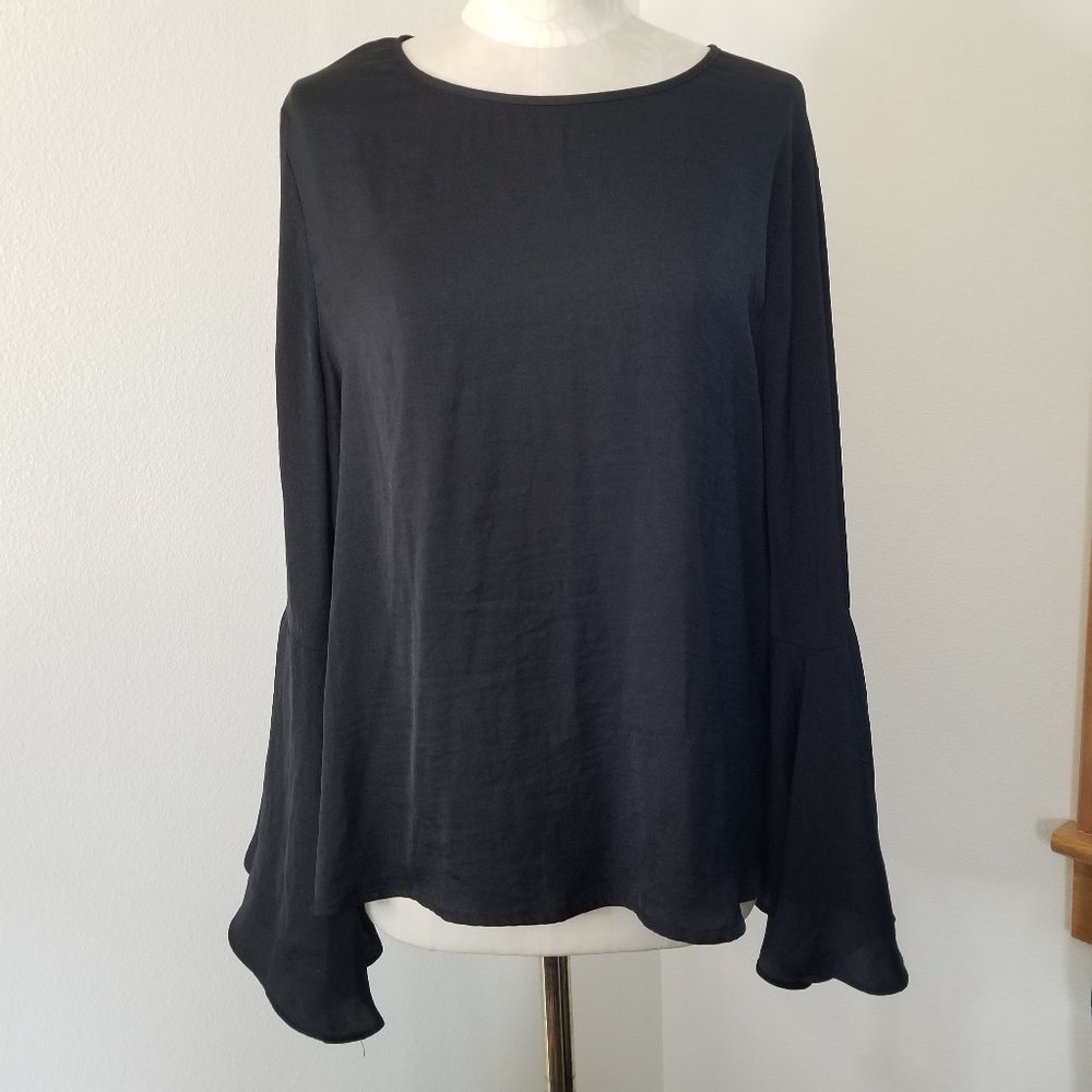 WhoWhatWear Black Bell sleeve Blouse